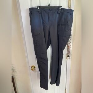 Like new men’s 5.11 tactical pants